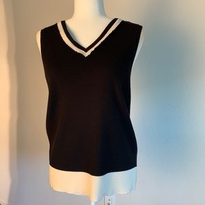 Ann Klein • NWT • light weight knit vest • large